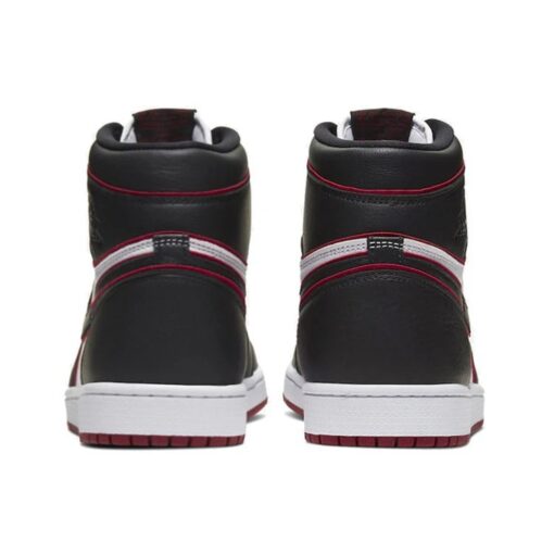 Air Jordan 1 Retro High OG 'Bloodline' 555088-062