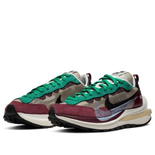 Nike x sacai VaporWaffle SP 'Villain Red' DD3035-200