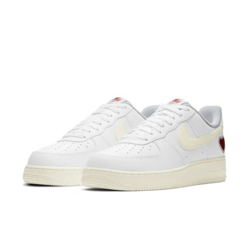 Nike Air Force 1 Low 'Valentine's Day 2021' DD7117-100