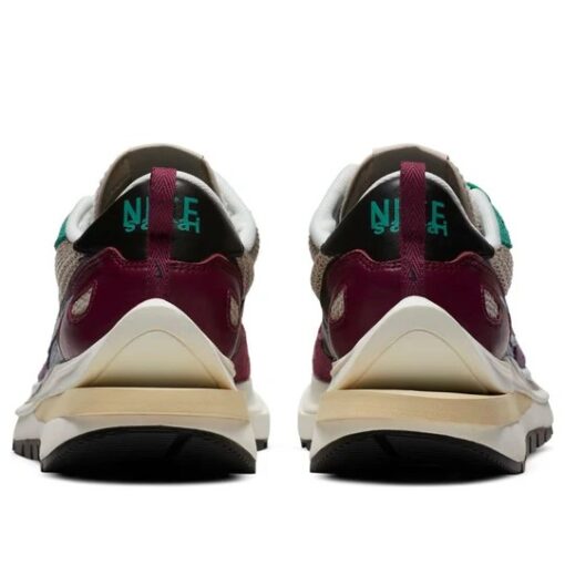 Nike x sacai VaporWaffle SP 'Villain Red' DD3035-200