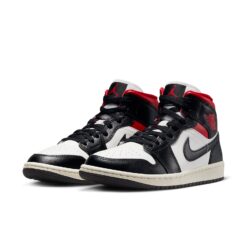 (WMNS) Air Jordan 1 Mid 'Black Sail Gym Red' BQ6472-061