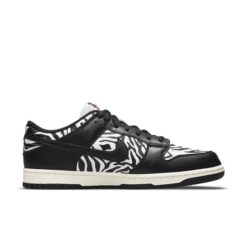 Nike SB Dunk Low Quartersnacks Zebra Unfading Sneaker