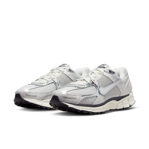 (WMNS) Nike Air Zoom Vomero 5 'Photon Dust Metallic Silver' FD0884-025