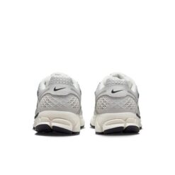 (WMNS) Nike Air Zoom Vomero 5 'Photon Dust Metallic Silver' FD0884-025