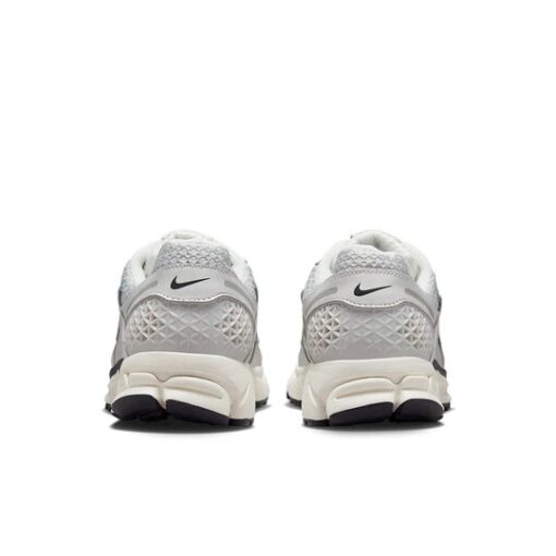 (WMNS) Nike Air Zoom Vomero 5 'Photon Dust Metallic Silver' FD0884-025