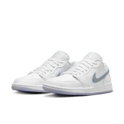 (WMNS) Air Jordan 1 Low SE 'Dare To Fly' FB1874-101