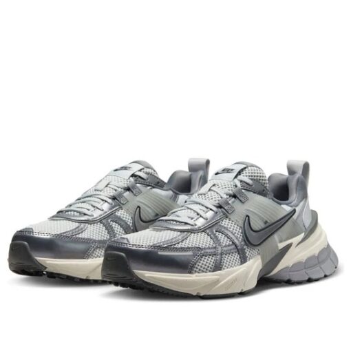 (WMNS) Nike V2K Run 'Pure Platinum Wolf Grey' FD0736-003