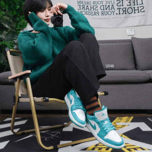 Jordan 1 Low ‘New Emerald (Women’s)’ DC0774-132