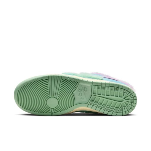 Nike x Verdy SB Dunk Low 'Visty' FN6040-400