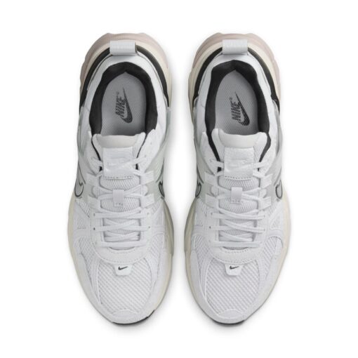 (WMNS) Nike V2K Run 'Pure Platinum Chrome' FN6703-002