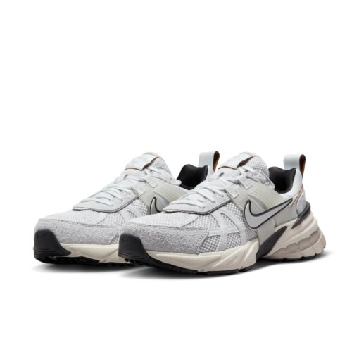 (WMNS) Nike V2K Run 'Pure Platinum Chrome' FN6703-002
