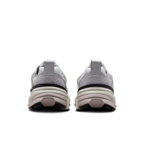 (WMNS) Nike V2K Run 'Pure Platinum Chrome' FN6703-002