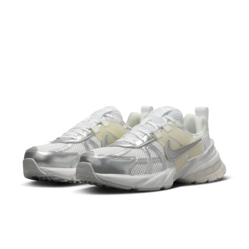 (WMNS) Nike V2K Run 'Metallic Silver' FD0736-104