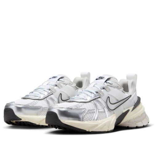 (WMNS) Nike V2K Run 'Summit White Metallic Silver' FD0736-100