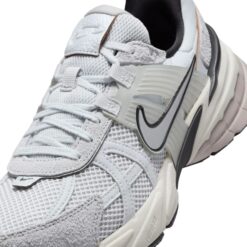 (WMNS) Nike V2K Run 'Pure Platinum Chrome' FN6703-002
