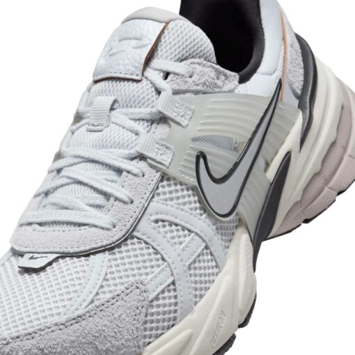 (WMNS) Nike V2K Run 'Pure Platinum Chrome' FN6703-002