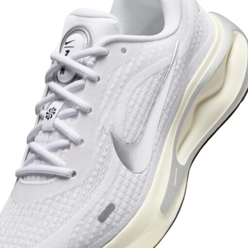 (WMNS) Nike Journey Run 'White Metallic Silver' FJ7765-104