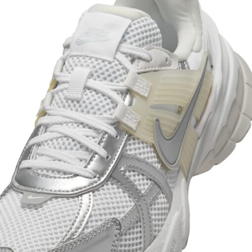 (WMNS) Nike V2K Run 'Metallic Silver' FD0736-104