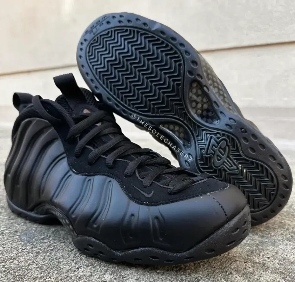 Nike Air Foamposite One ‘Anthracite’ Review: A Stealth Icon Returns