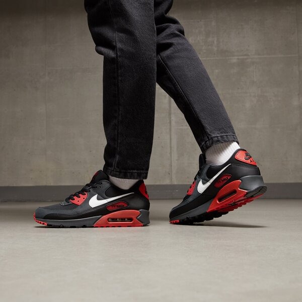 Nike Air Max 90 ‘Anthracite Mystic Red’ Review: Dark Neutrals with a Pop of Energy