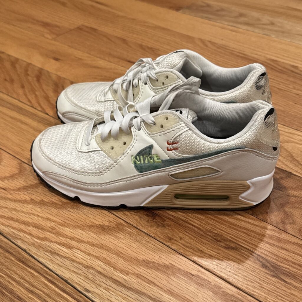 Nike Air Max 90 SE ‘White Neptune Green’ (WMNS) Review: A Fresh Splash of Retro Radiance