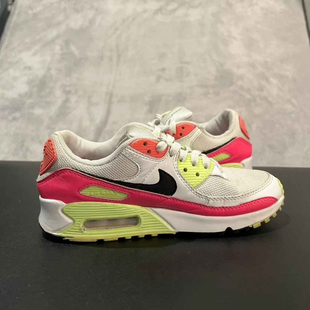 Nike Air Max 90 ‘Pink Volt’ (WMNS) Review: Retro Energy in a Bold, Electric Palette