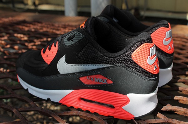 Nike Air Max 90 Essential ‘Black Infrared’ Review: A Timeless Colorway in Street-Ready Form Nike Air Max 90 Essential ‘Black Infrared’ Review: A Timeless Colorway in Street-Ready Form