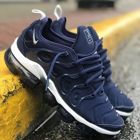 Nike Air VaporMax Plus ‘Midnight Navy’ Review: Bold Tech with Everyday Style