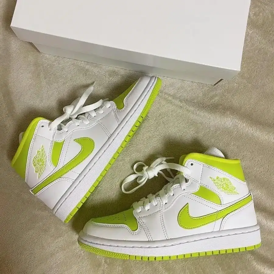 (WMNS) Air Jordan 1 Mid ‘White Lime’ Review: A Fresh and Feminine Take on a Classic