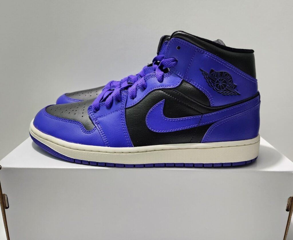 (WMNS) Air Jordan 1 Mid ‘Dark Concord’ Review: A Bold Pop for Everyday Style