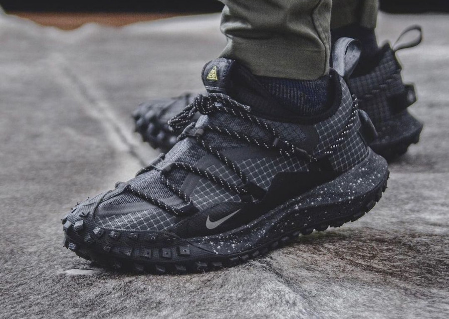Nike ACG Mountain Fly Low GTX SE ‘Dark Smoke Grey’ Review: Rugged Utility Meets Urban Cool