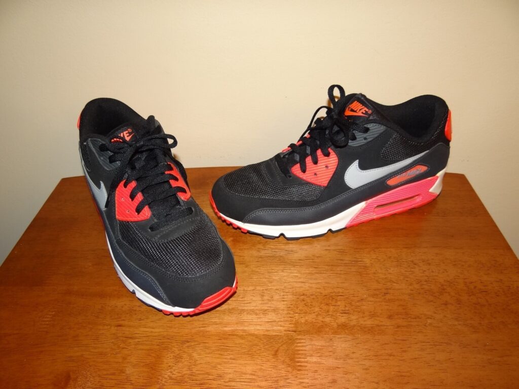 Nike Air Max 90 Essential ‘Black Infrared’ Review: A Timeless Colorway in Street-Ready Form Nike Air Max 90 Essential ‘Black Infrared’ Review: A Timeless Colorway in Street-Ready Form