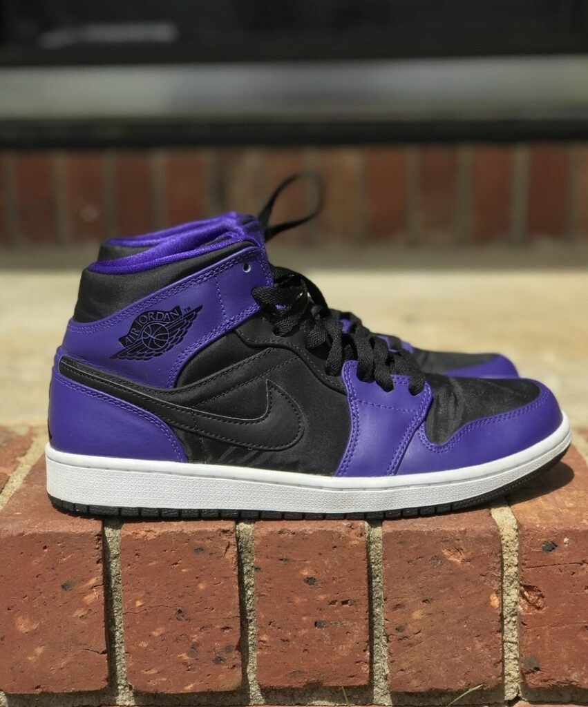 (WMNS) Air Jordan 1 Mid ‘Dark Concord’ Review: A Bold Pop for Everyday Style