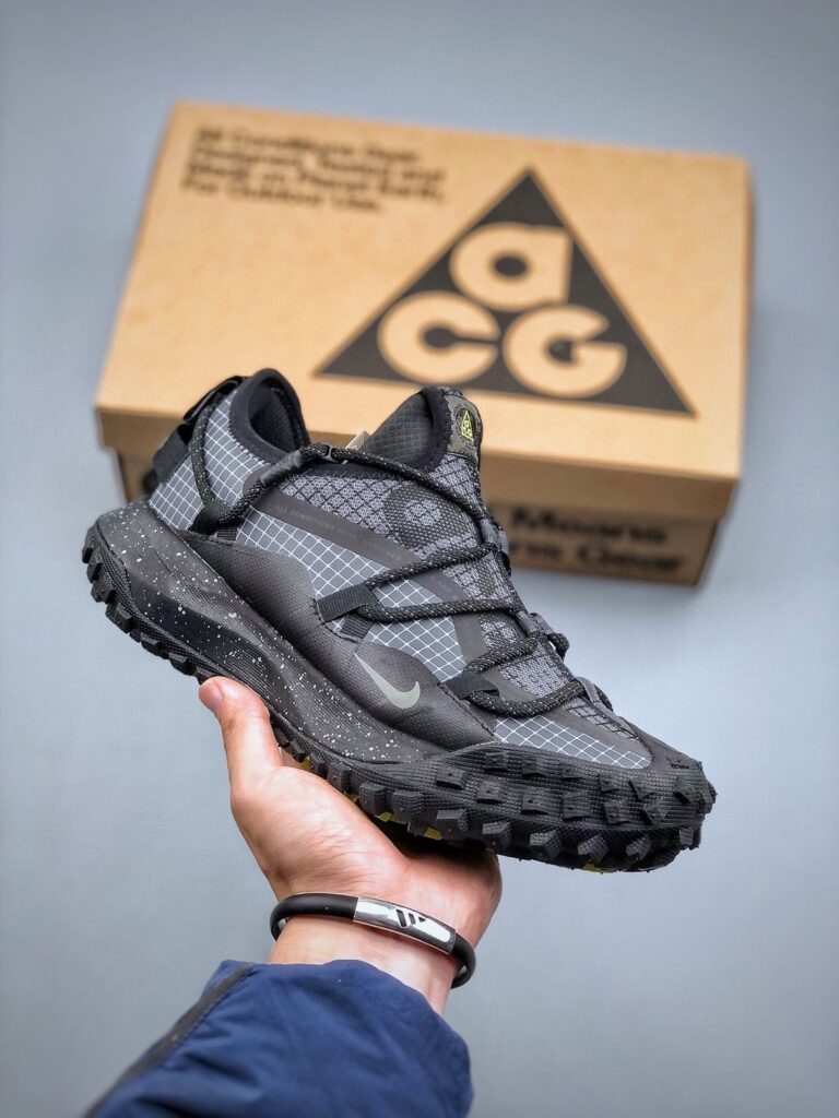 Nike ACG Mountain Fly Low GTX SE ‘Dark Smoke Grey’ Review: Rugged Utility Meets Urban Cool