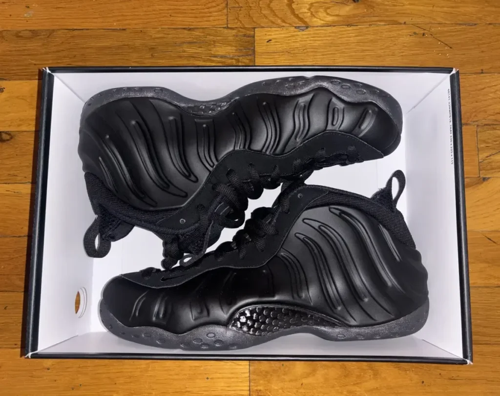 Nike Air Foamposite One ‘Anthracite’ Review: A Stealth Icon Returns