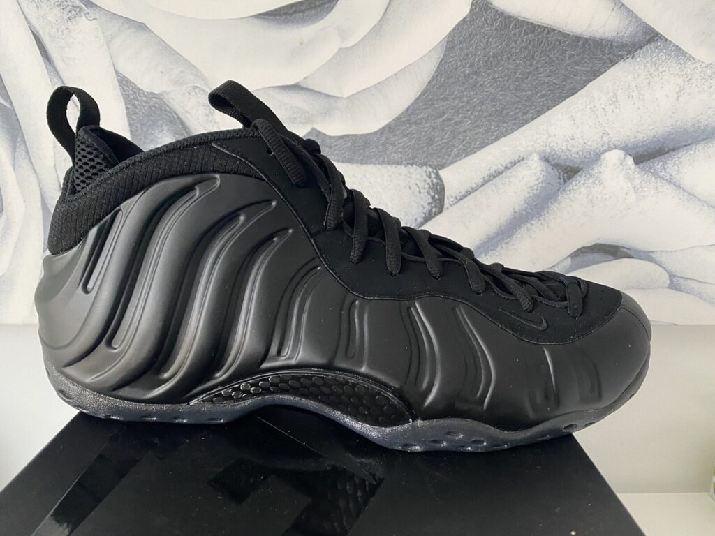 Nike Air Foamposite One ‘Anthracite’ Review: A Stealth Icon Returns
