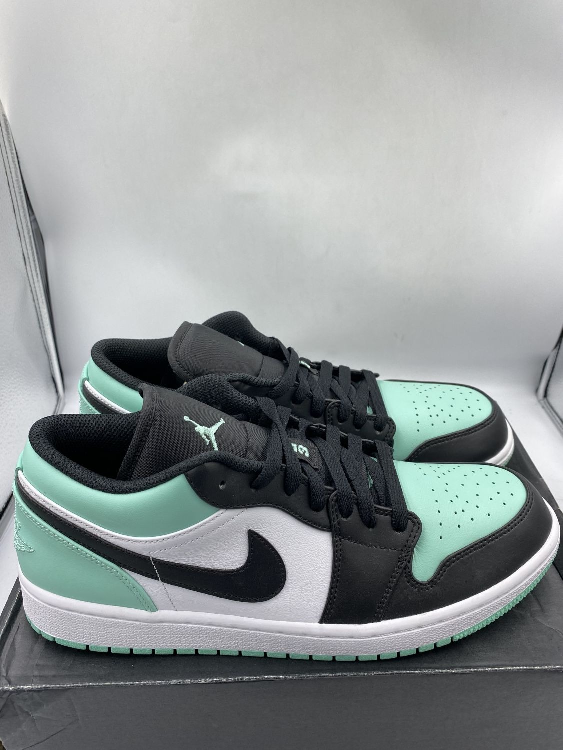 Air Jordan 1 Retro Low ‘Emerald’ Review: Classic Design With a Fresh Green Punch