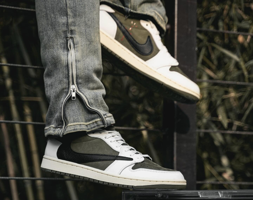 Air Jordan 1 Retro Low OG x Travis Scott ‘Medium Olive’ Review: Earth-Toned Heat with Signature Cactus Jack Style