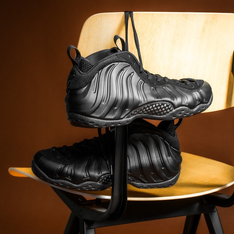 Nike Air Foamposite One ‘Anthracite’ Review: A Stealth Icon Returns