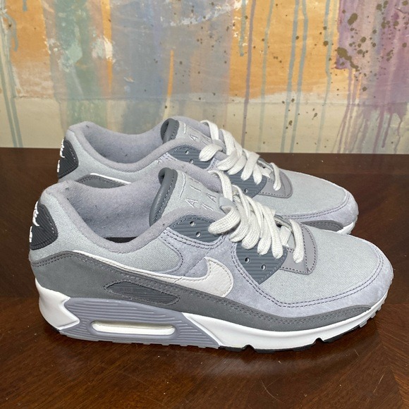 Nike Air Max 90 Premium ‘Light Smoke Grey’ Review: Timeless Neutral for Everyday Style