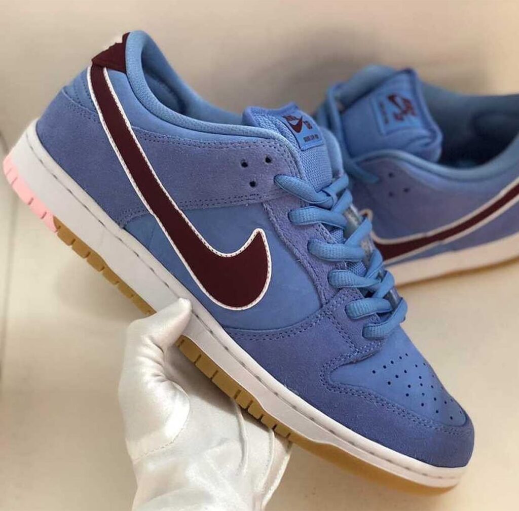 Nike SB Dunk Low ‘Philadelphia Phillies’ Review: Baseball-Inspired Streetwear Perfection Nike SB Dunk Low ‘Philadelphia Phillies’ Review: Baseball-Inspired Streetwear Perfection