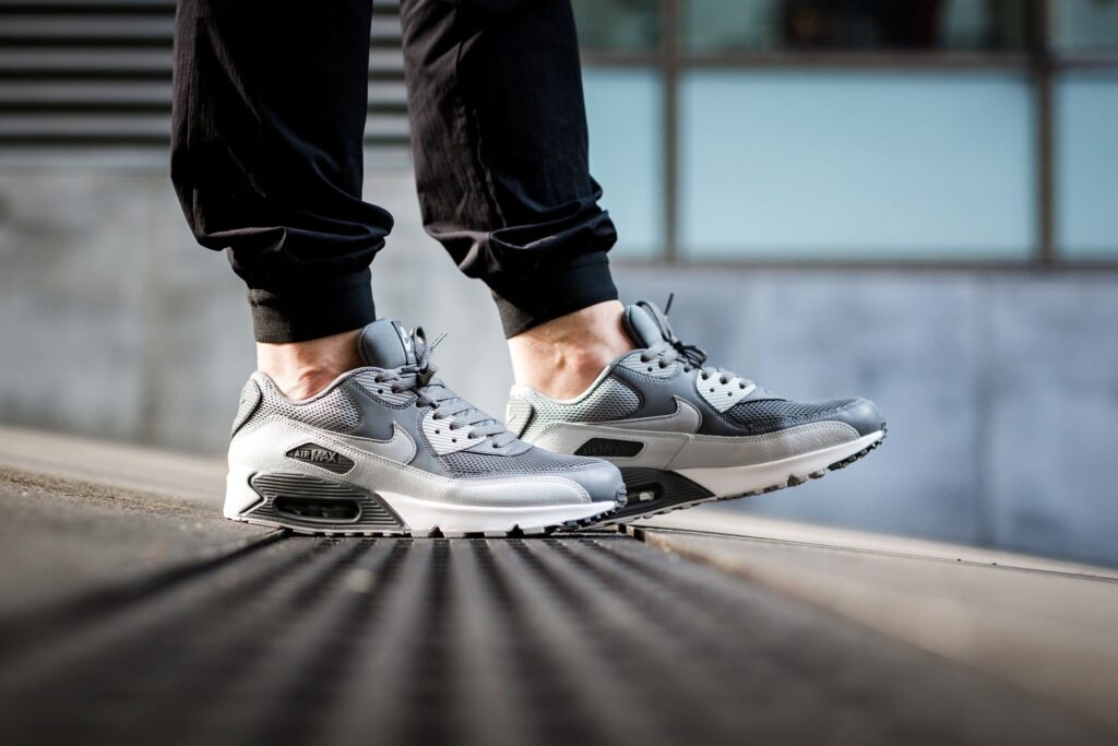 Nike Air Max 90 Essential ‘Cool Grey Pure Platinum’ Review: Everyday Style Meets Iconic Comfort Nike Air Max 90 Essential ‘Cool Grey Pure Platinum’ Review: Everyday Style Meets Iconic Comfort