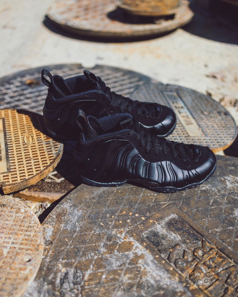 Nike Air Foamposite One ‘Anthracite’ Review: A Stealth Icon Returns