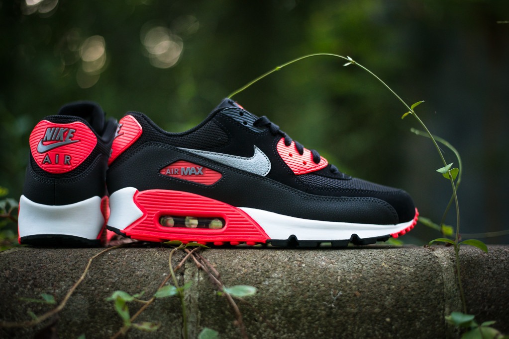 Nike Air Max 90 Essential ‘Black Infrared’ Review: A Timeless Colorway in Street-Ready Form