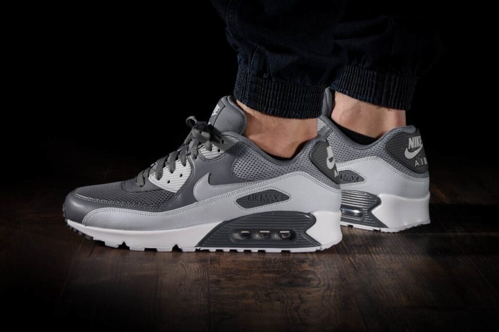 Nike Air Max 90 Essential ‘Cool Grey Pure Platinum’ Review: Everyday Style Meets Iconic Comfort Nike Air Max 90 Essential ‘Cool Grey Pure Platinum’ Review: Everyday Style Meets Iconic Comfort