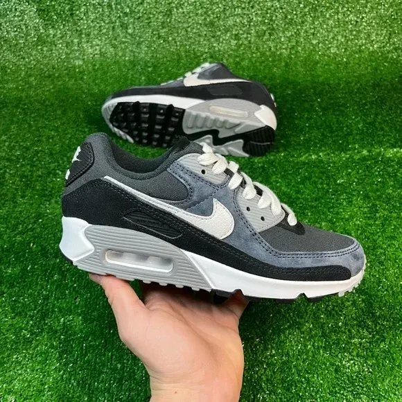 Nike Air Max 90 Premium ‘Off-Noir Particle Grey’ Review: Elevated Neutrals for Everyday Style Nike Air Max 90 Premium ‘Off-Noir Particle Grey’ Review: Elevated Neutrals for Everyday Style