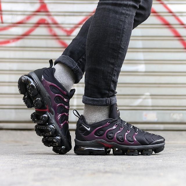 Nike Air VaporMax Plus ‘Black Noble Red’ Review: A Bold Hybrid of Style and Performance