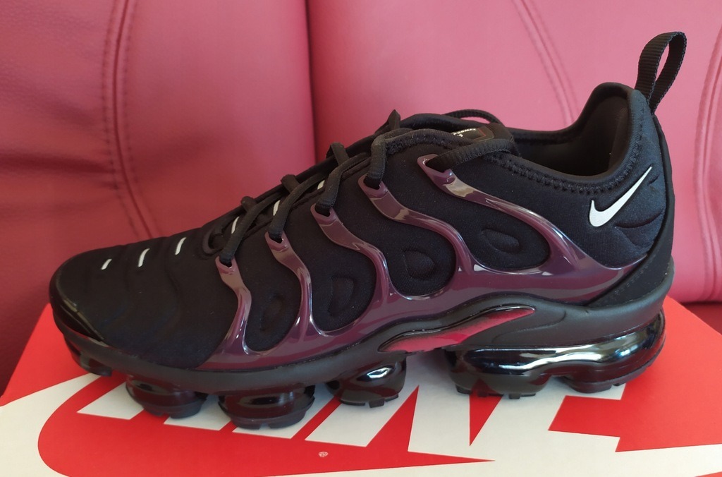 Nike Air VaporMax Plus ‘Black Noble Red’ Review: A Bold Hybrid of Style and Performance