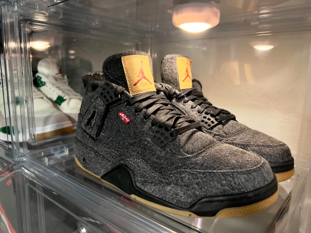 (GS) Air Jordan 4 x Levi’s ‘Black Denim’ Review: Streetwear Meets Sneaker Heritage (GS) Air Jordan 4 x Levi’s ‘Black Denim’ Review: Streetwear Meets Sneaker Heritage
