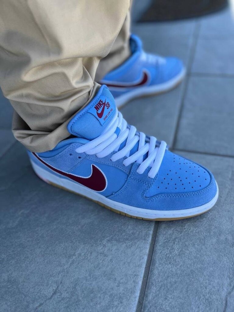 Nike SB Dunk Low ‘Philadelphia Phillies’ Review: Baseball-Inspired Streetwear Perfection Nike SB Dunk Low ‘Philadelphia Phillies’ Review: Baseball-Inspired Streetwear Perfection